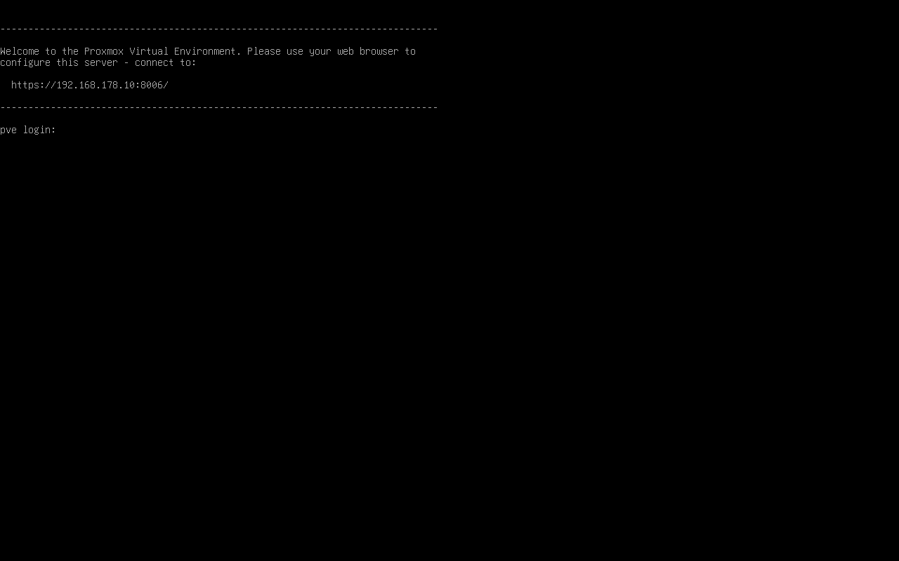Konsole des neu gestarteten Proxmox-Servers mit Adresse https://192.168.178.10:8006 und Login-Aufforderung